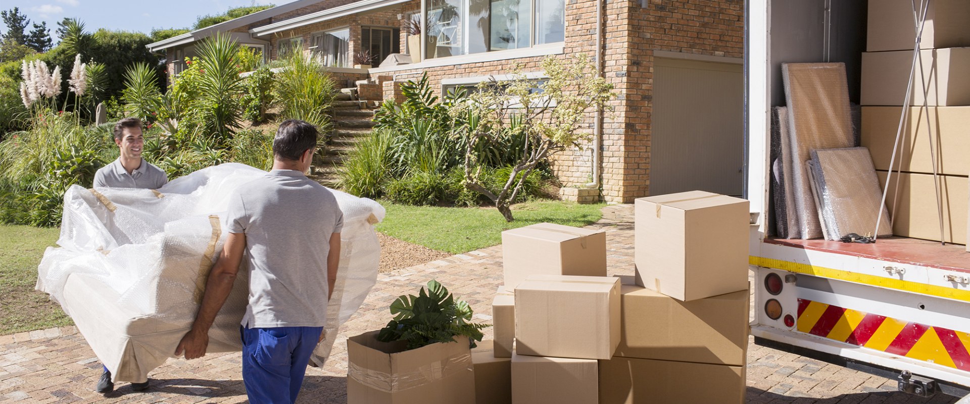 The Best Day to Hire Movers: Expert Tips and Insights